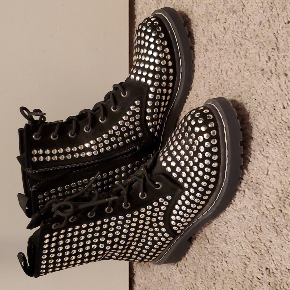 Boots Wild Pair size 8 M